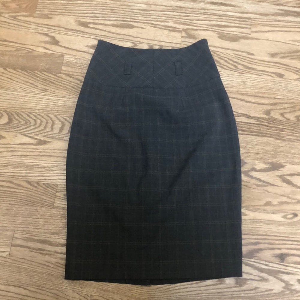 Forever 21 Gray Pencil Skirt with Black Buttons - Picture 2 of 4